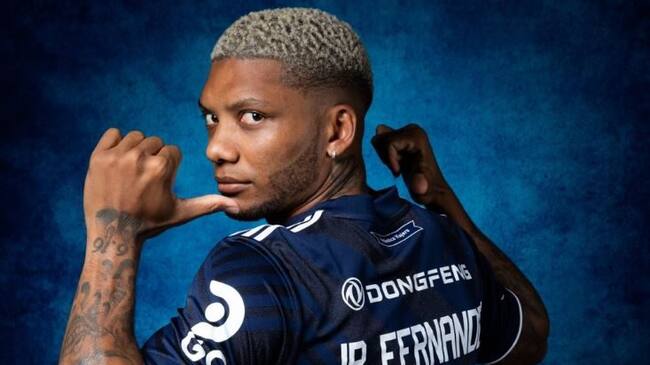 Junior Fernandes cumplió la cuarentena y empezó a entrenar con la U