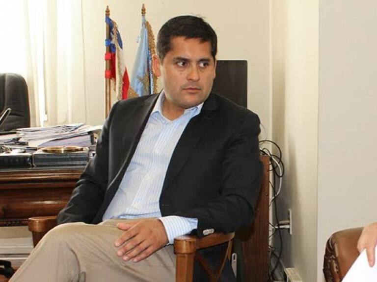 Mantienen arresto domiciliario nocturno para alcalde de Linares imputado por fraude reiterado al fisco