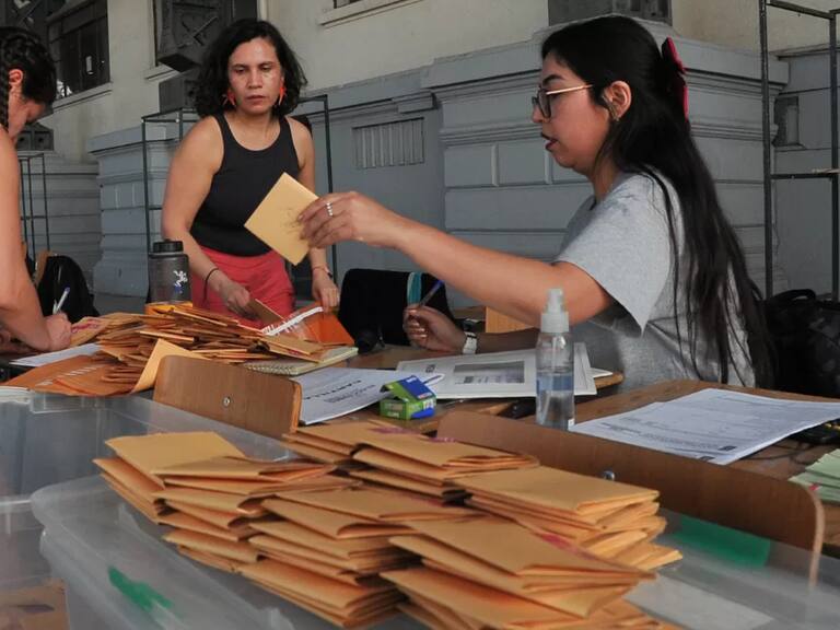 Estas son las multas que arriesgan los vocales de mesa que no se presenten en las Elecciones 2025 en Chile