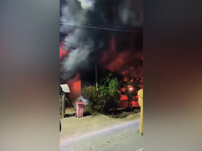 Incendio de gran magnitud afecta vivienda en sector rural de Buin