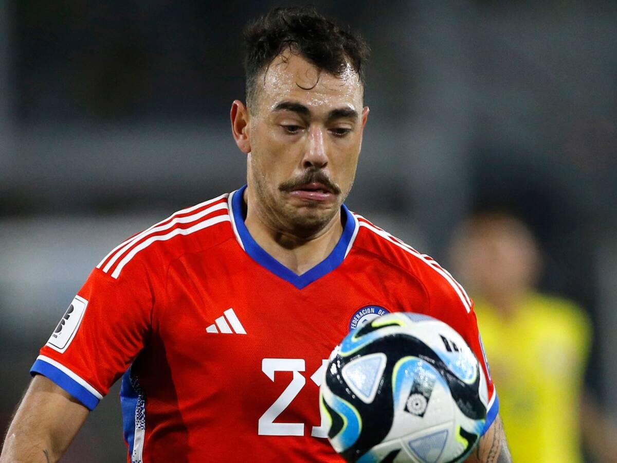 Chile tuvo la más clara ante Argentina en Buenos Aires: tremendo cabezazo de Catalán y el balón ¡Da en el palo!
