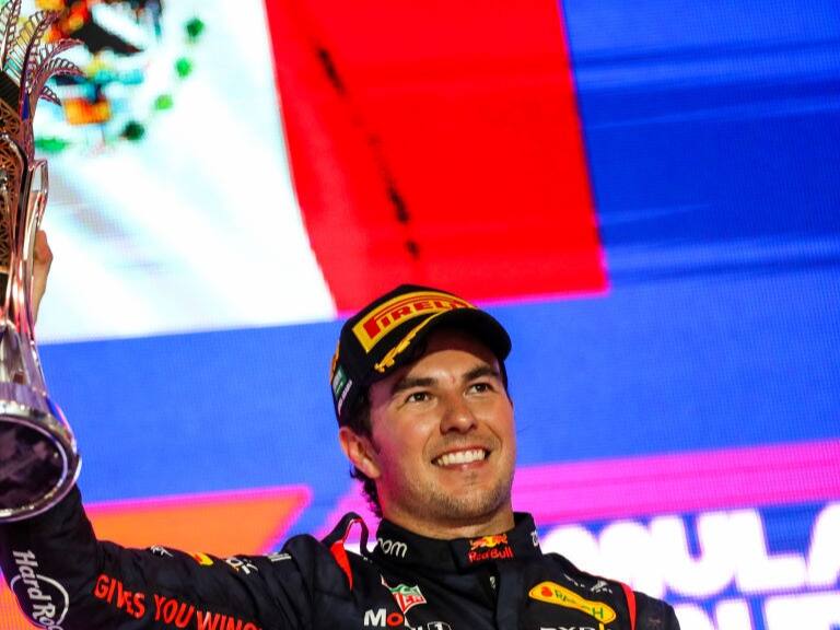 Checo Pérez domina de principio a fin el circuito callejero del GP de Arabia Saudita