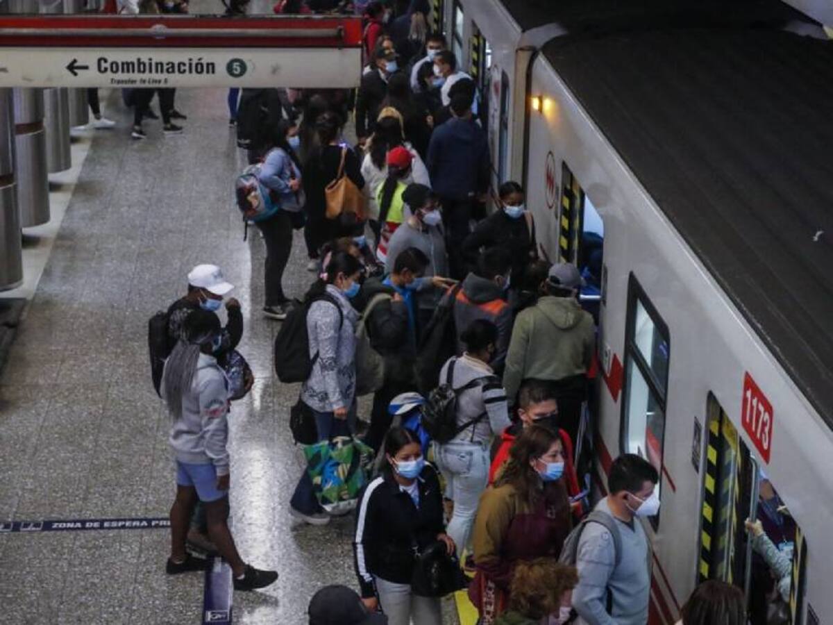 “Tosían y causaban disturbios”: tres años de cárcel para hombre que provocaba miedo en pandemia para robar en el Metro
