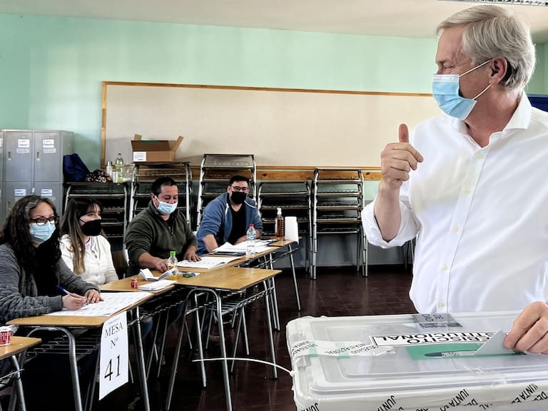Plebiscito de Salida: José Antonio Kast votó más tarde de lo habitual y reveló el motivo