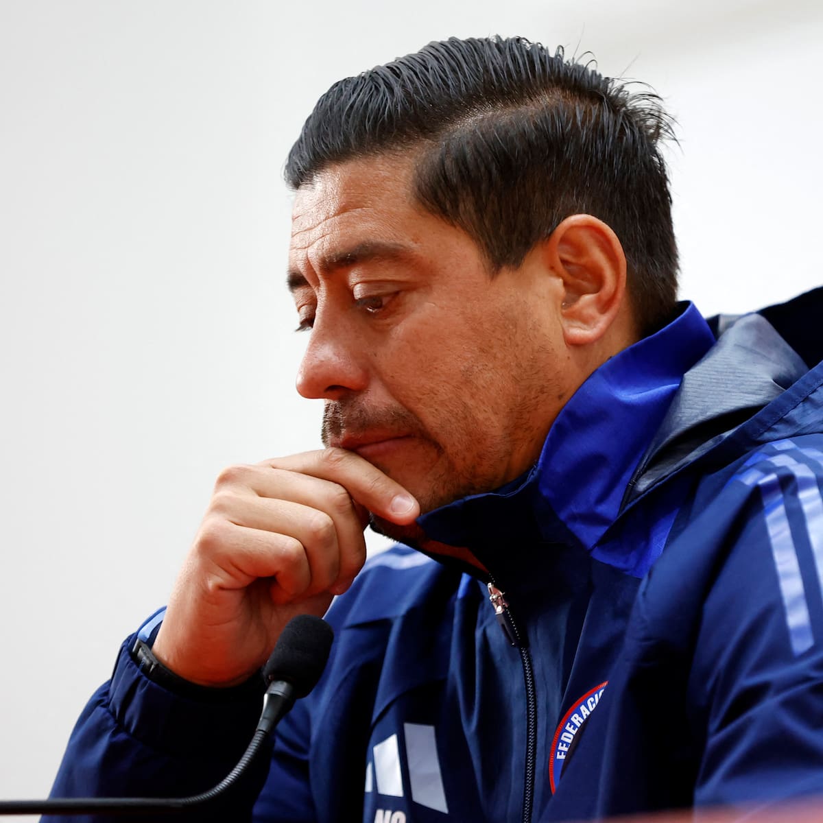 A Nicolás Córdova le preguntan si ha pensado dar un paso al costado en La Roja y así responde: “A veces cansa...”