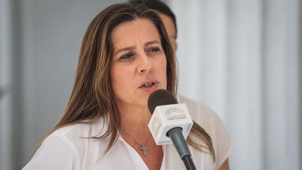 9 de febrero del 2022/SANTIAGOLa convencional Teresa Marinovic, se retira de la comisión de Derechos fundamentales y realiza un punto de prensa para explicar sus razones.
FOTO: SEBASTIAN BELTRAN GAETE/AGENCIAUNO
