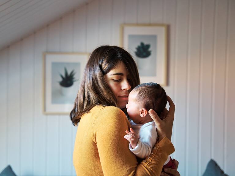 Si eres mujer, tienes un hijo y cumples estos requisitos, así puedes cobrar un importante bono en Chile