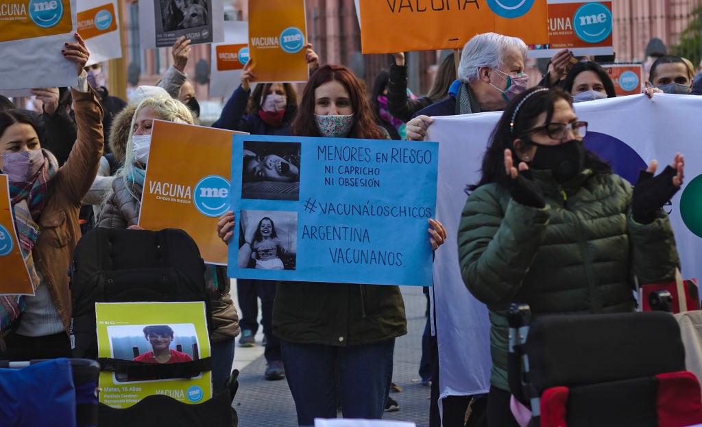 Madres piden la vacunación de sus hijos ante la Casa Rosada
