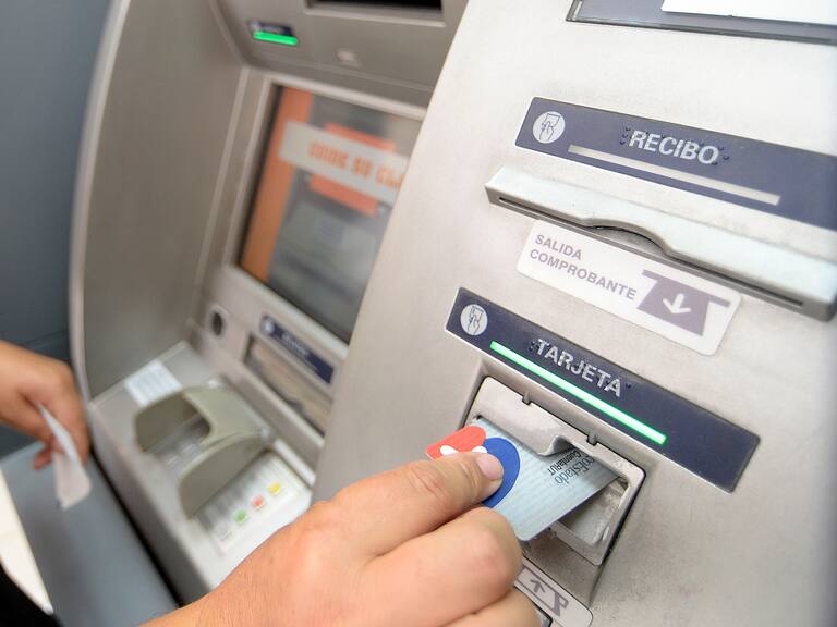 “No puedo ser que justo a fin de mes”: Clientes denuncian caída masiva de sistemas de pago y transferencia del BancoEstado