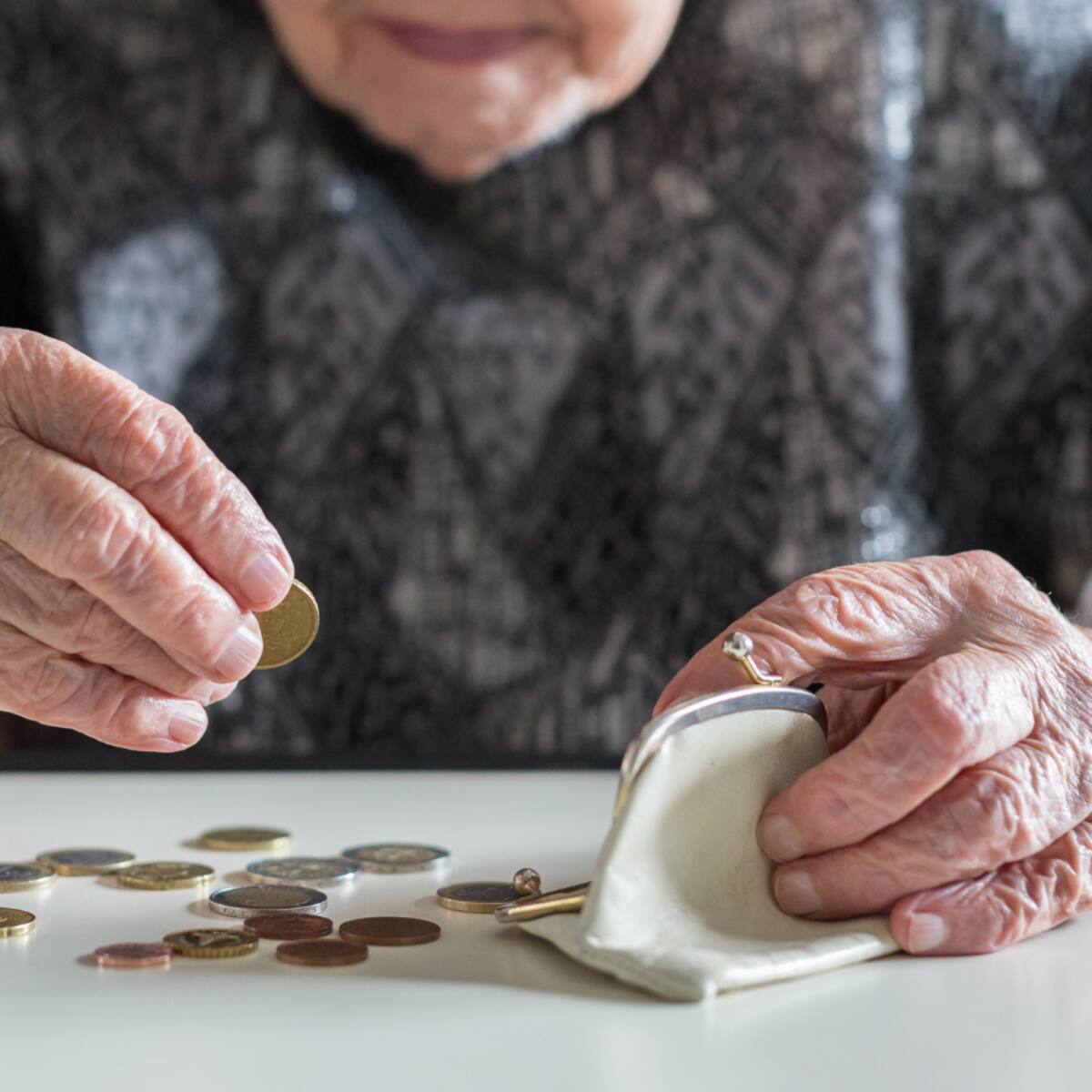 Adulta mayor de 100 años da revés judicial al SII: así logró eliminar pago de millonaria deuda en contribuciones