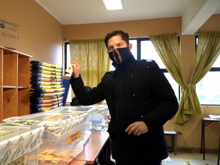 «Yo confío que lo vamos a lograr»: Gabriel Boric continúa con la junta de firmas para su candidatura presidencial