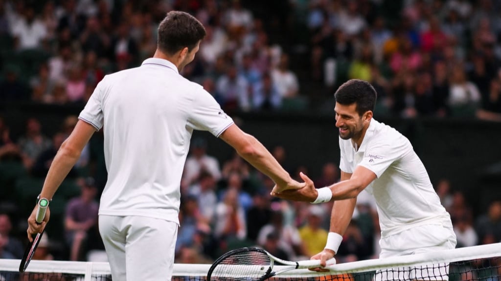 Novak Djokovic deberá esperar hasta el lunes para abrochar su clasificación a cuartos de final en Wimbledon