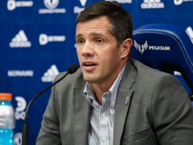 "Fuera Clark": instalan lienzo frente al CDA contra el presidente de la U