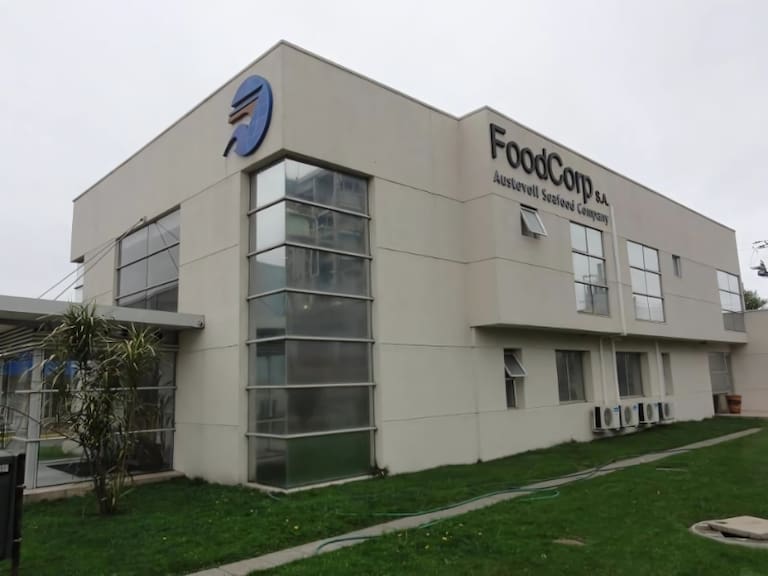 “Tenemos barcos listos, pero no pueden salir a faena”: empresa con capitales noruegas acusa a Subpesca de frenar operaciones tras error en cuotas