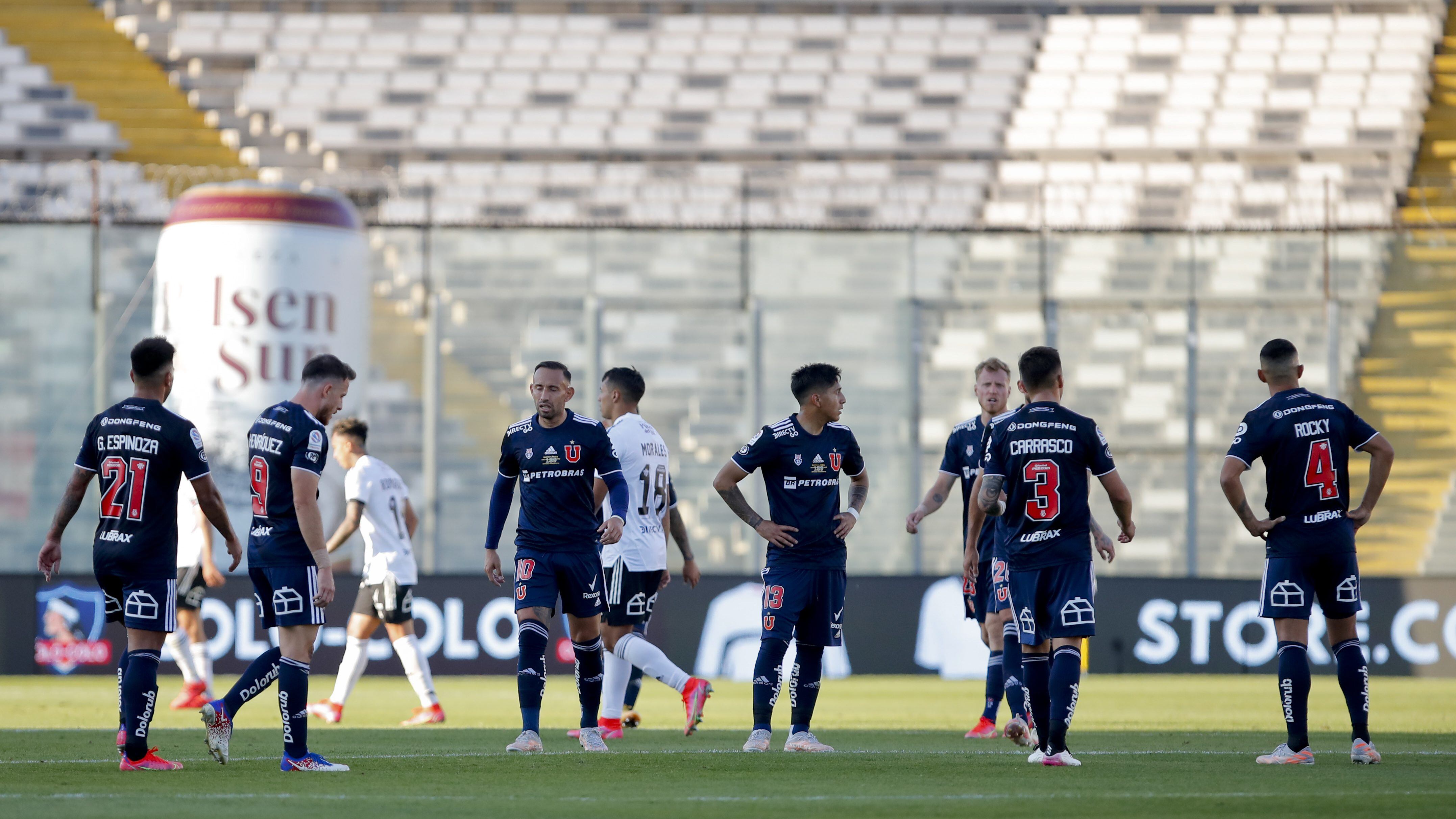 25 de Abril del 2021/SANTIAGOJugadores de Universidad de Chile se lamentan ,durante el partido valido por la quinta fecha del Campeonato Nacional AFP PlanVital 2021, entre Colo Colo vs Universidad de Chile, disputado en el Estadio Monumental.
FOTO:FRANCISCO LONGA/AGENCIAUNO