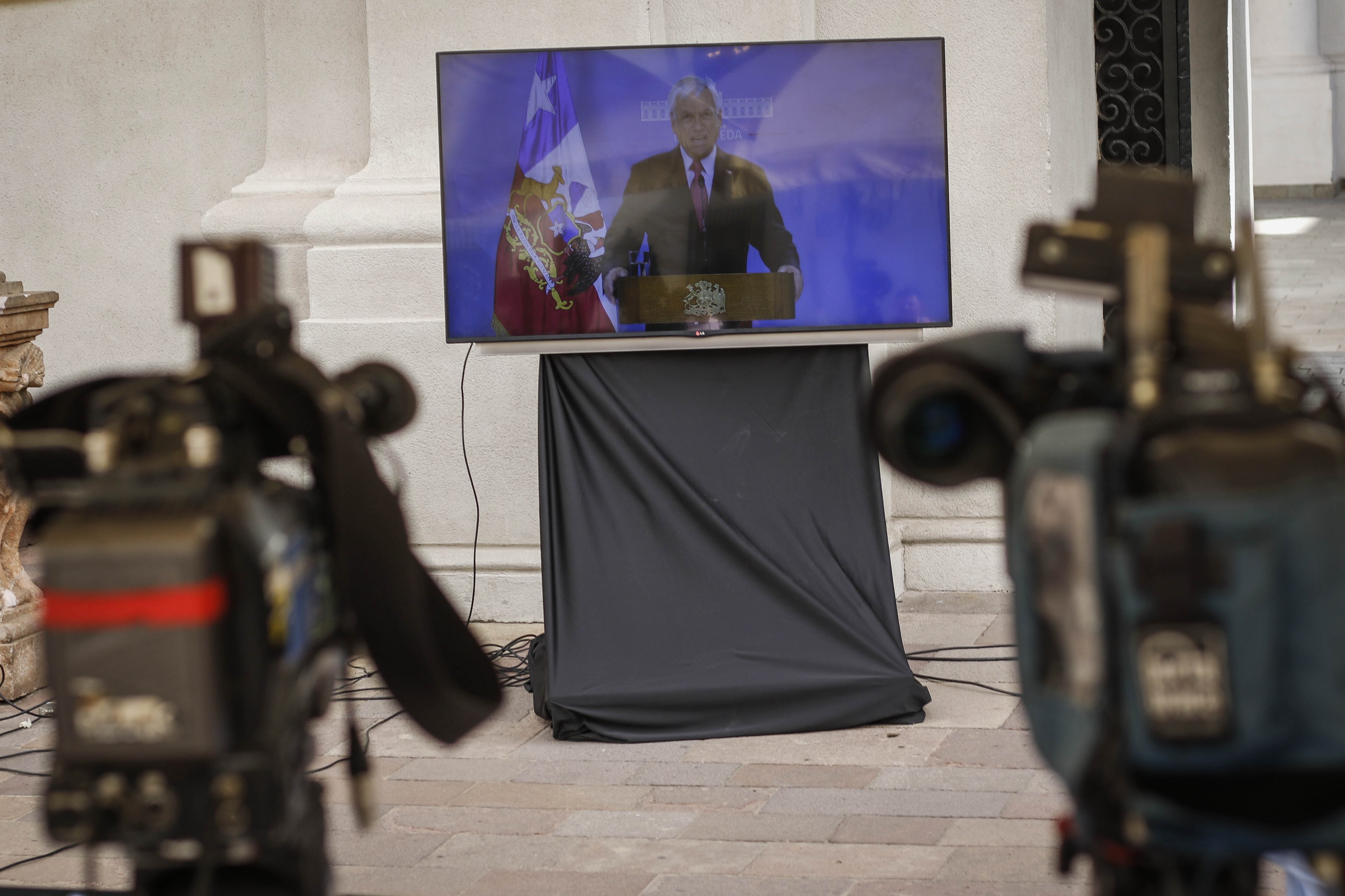 El Presidente de la República realiza un punto de prensa por circuito cerrado y decreta Estado de excepción de catástrofe constitucional (Agencia Uno)