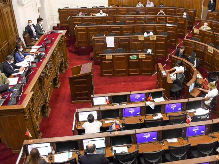 Ante aumento de la desconfianza dada a conocer por encuestas: Convencionales acusan campaña de desprestigio en contra de la CC