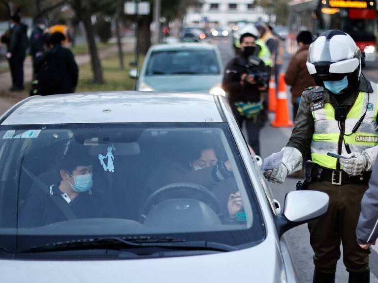 Ministro de Transportes afirma que van tres mil conductores detenidos por patentes adulteradas