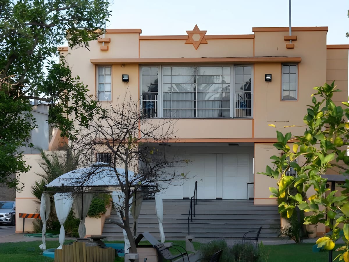 Sinagoga más antigua de Santiago es vandalizada por cuarta vez: habían personas rezando en su interior