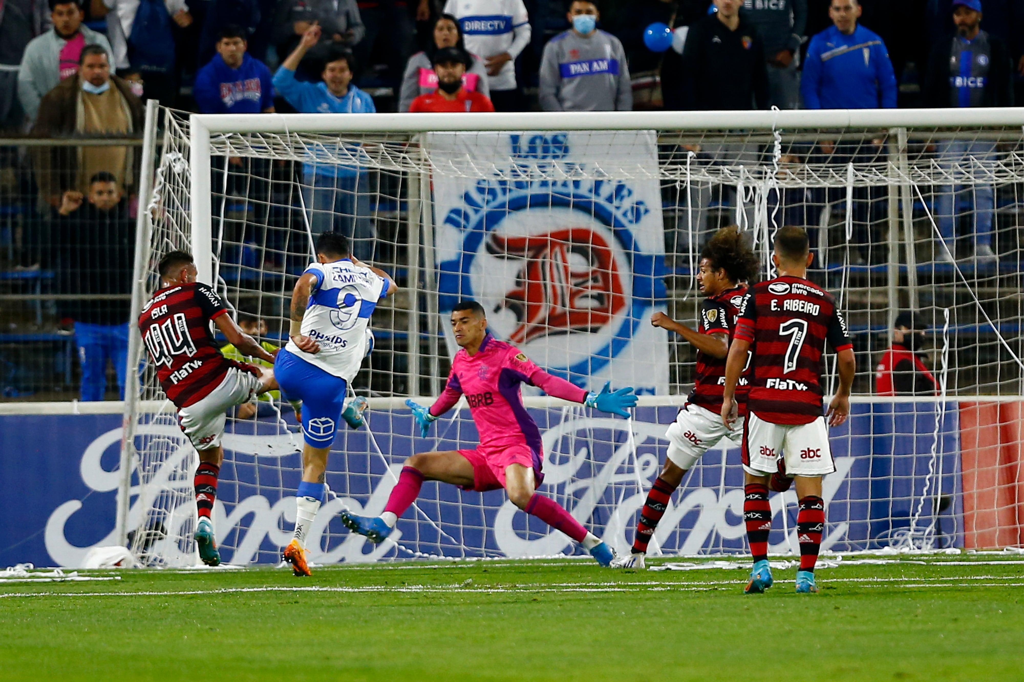 Cruzados es condenado a pagar millonaria indemnización a siete hinchas de Flamengo por incidentes en Copa Libertadores
