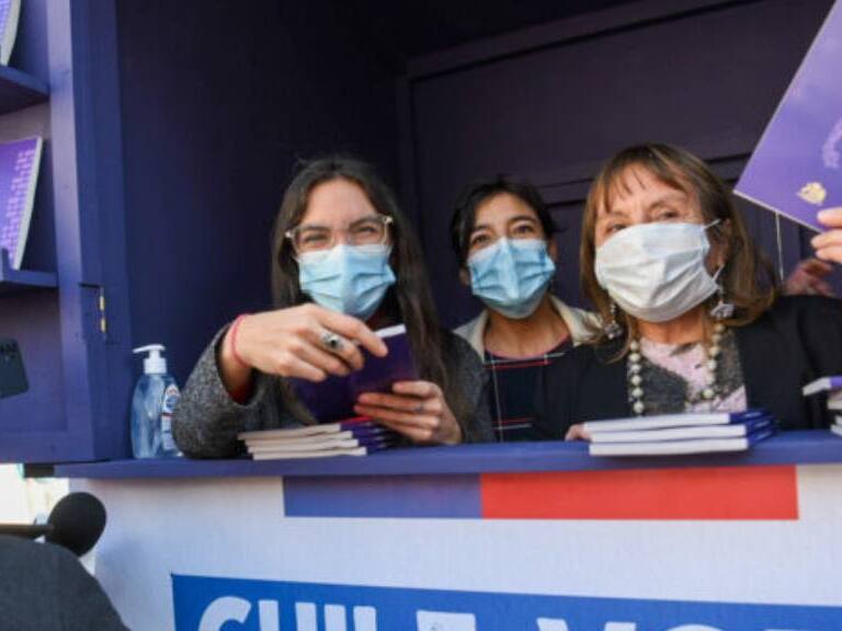 Gobierno inaugura kiosco “Chile vota informado” como punto de entrega de la propuesta Constitucional