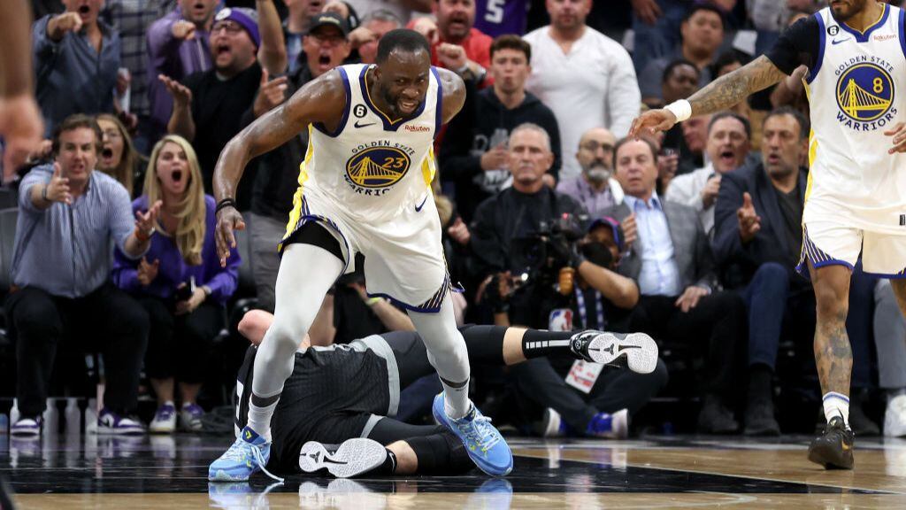 Draymond Green - Domantas Sabonis - NBA - agresión