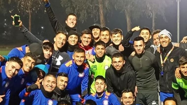 Charles Aránguiz entrena en sus vacaciones con equipo de la Tercera División B