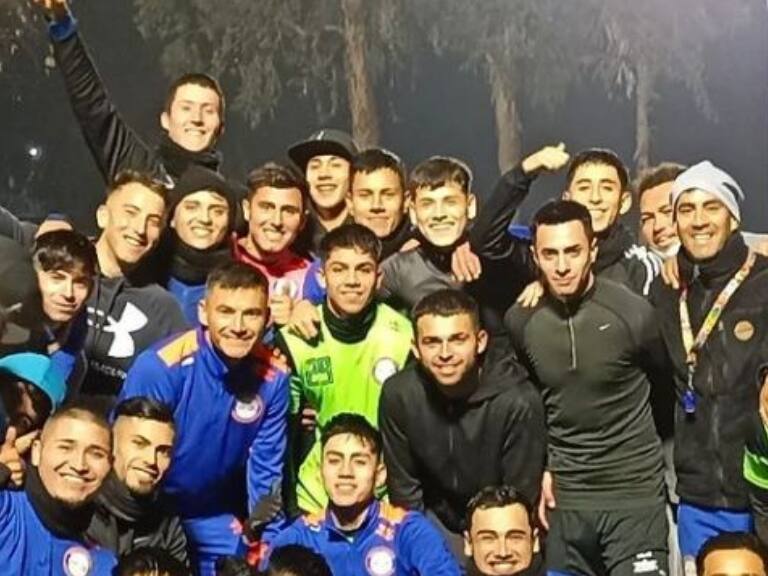 Charles Aránguiz entrena en sus vacaciones con equipo de la Tercera División B