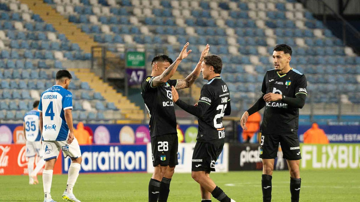 O’Higgins resiste con uno menos y toma ventaja ante Santa Cruz en los octavos de final de la Copa Chile