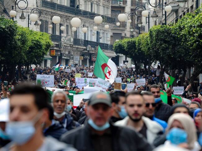 Los argelinos salieron a las calles a protestar contra el gobiernorepre
