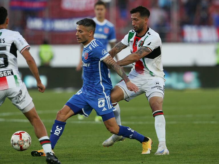 U de Chile es denunciada por bengalas y mal uso de indumentaria ante Palestino