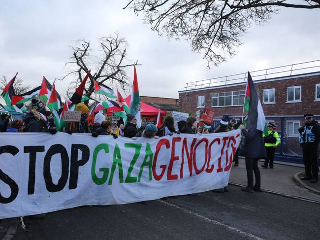 Manifestación en Shenstone de Inglaterra exigiendo el fin del genocidio en la Franja de Gaza y en apoyo a Palestina.