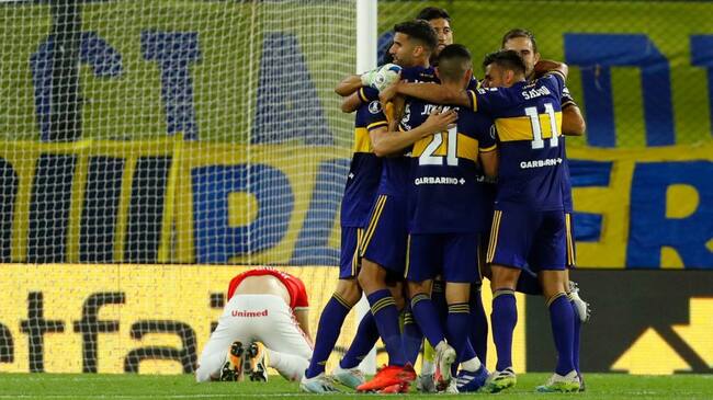 Argentina's Boca Juniors players celebrate after defeating Brazil's Internacional in the penalty shootout of their closed-door Copa Libertadores round before the quarterfinals football match at La Bombonera stadium in Buenos Aires, on December 9, 2020. (Photo by AGUSTIN MARCARIAN / POOL / AFP) (Photo by AGUSTIN MARCARIAN/POOL/AFP via Getty Images)