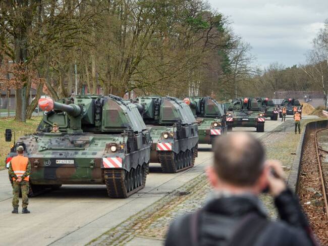 Grupo de tanques Panzerhaubitze 2000 de las fuerzas de Alemania