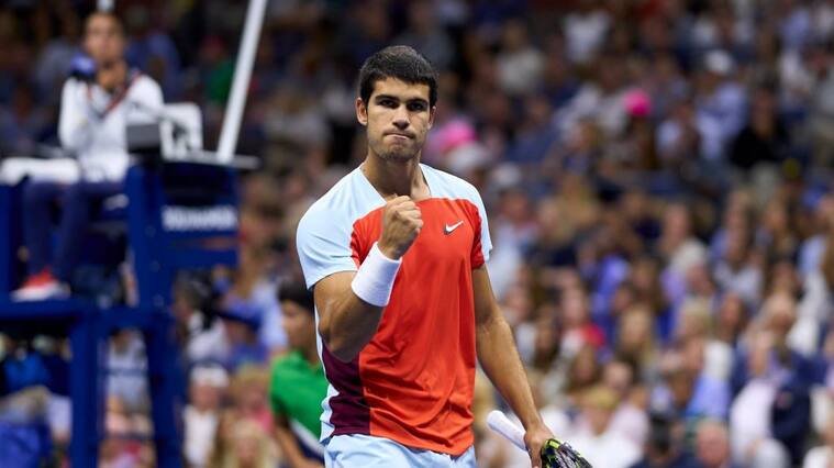 NEW YORK, NEW YORK - SEPTEMBER 09: Carlos Alcaraz of Spain celebrates a point against Frances Tiafoe of the United States during their Men's Singles Semifinal match on Day Twelve of the 2022 US Open at USTA Billie Jean King National Tennis Center on September 09, 2022 in the Flushing neighborhood of the Queens borough of New York City. (Photo by Diego Souto/Quality Sport Images/Getty Images)