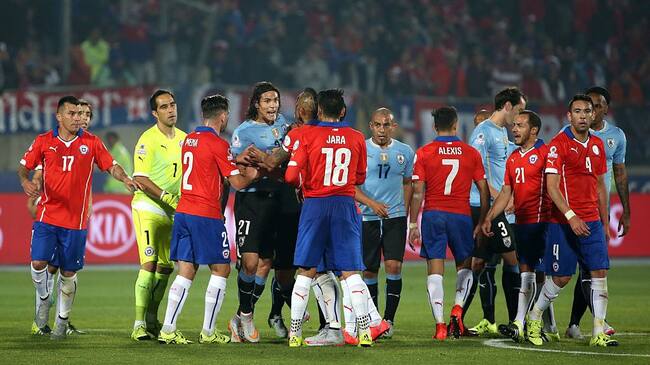 SANTIAGO, CHILE - JUNE 24: Edinson Cavani of Uruguay reacts after being sent off during the 2015 Copa America Chile quarter final match between Chile and Uruguay at Nacional Stadium on June 24, 2015 in Santiago, Chile. (Photo by Daniel Jayo/LatinContent via Getty Images)