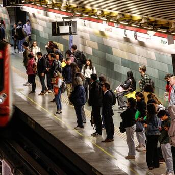 Estudio revela cuáles son las estaciones de Metro más ruidosas de Santiago