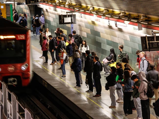 Estudio revela cuáles son las estaciones de Metro más ruidosas de Santiago