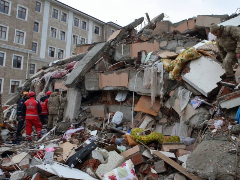 Turquía declara Estado de Emergencia por tres meses en diez regiones del país tras terremoto