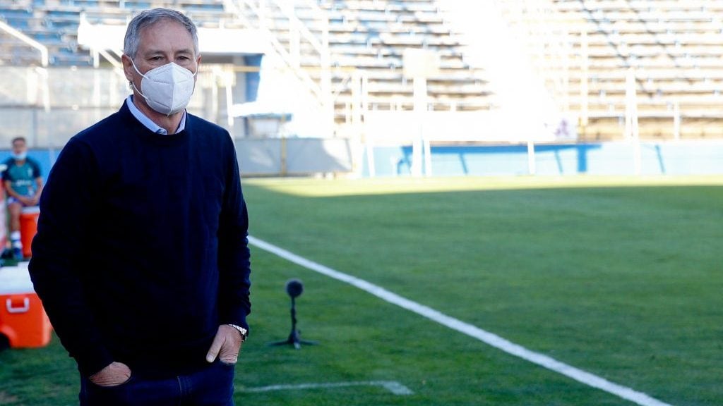 10 de Octubre del 2020/SANTIAGOEl Director Técnico de Universidad Católica Ariel Holan(c) ,durante el partido valido por la Decimocuarta fecha del Campeonato Nacional AFP PlanVital 2020, entre Universidad Católica vs Universidad de Concepcion, disputado en el Estadio San Carlos de Apoquindo.
FOTO:FRANCISCO LONGA/AGENCIAUNO