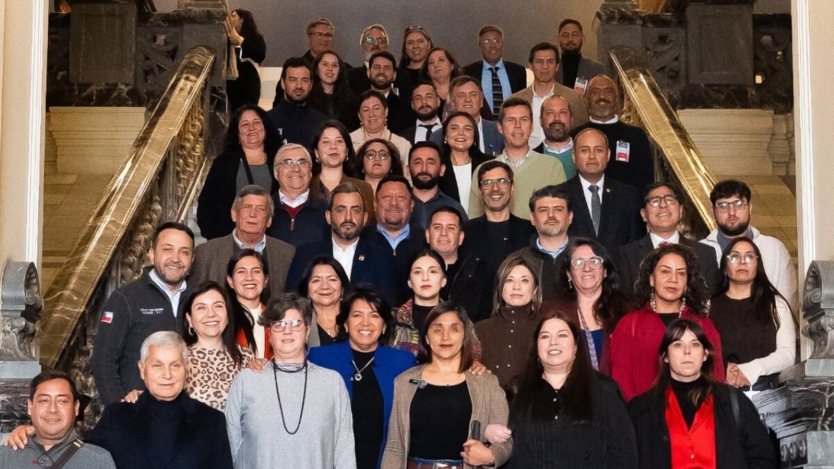 Senadores y alcaldes de Oposición sellan acuerdo para rechazar la megarreforma del Presidente Kast