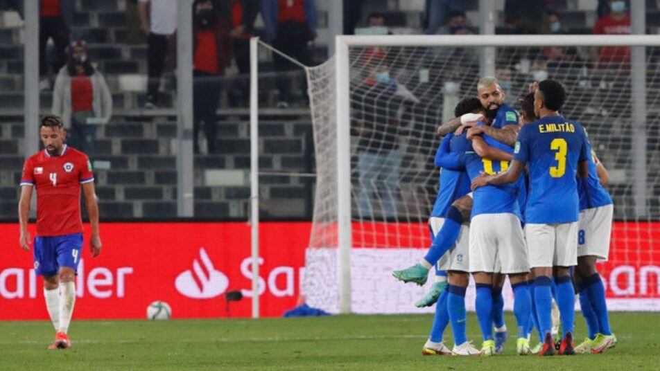 Chile cayó ante Brasil y complicó sus opciones de clasificar a Qatar 2022