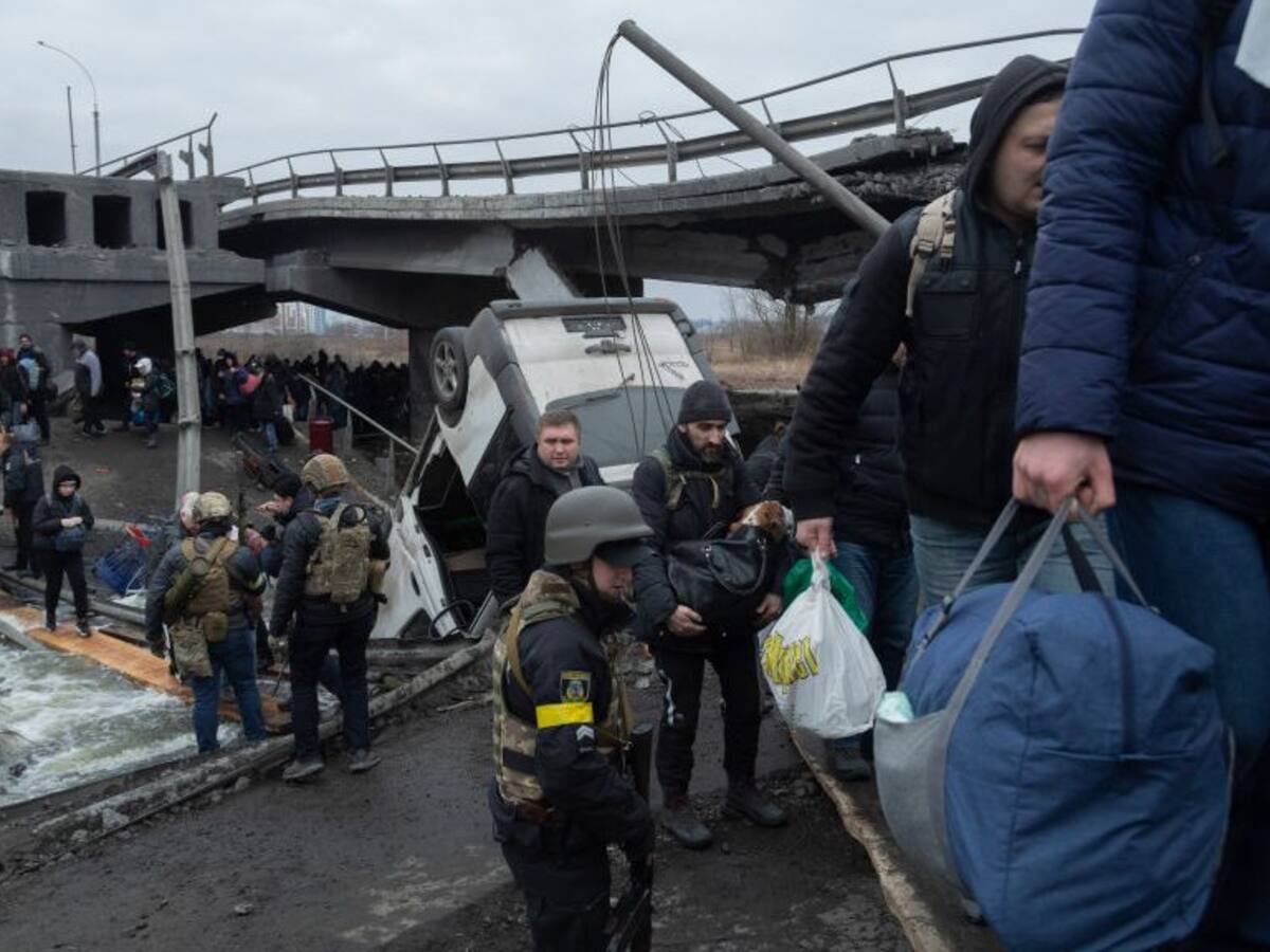 Ucrania y Rusia acuerdan un cese al fuego y establecen corredores humanitarios por 12 horas