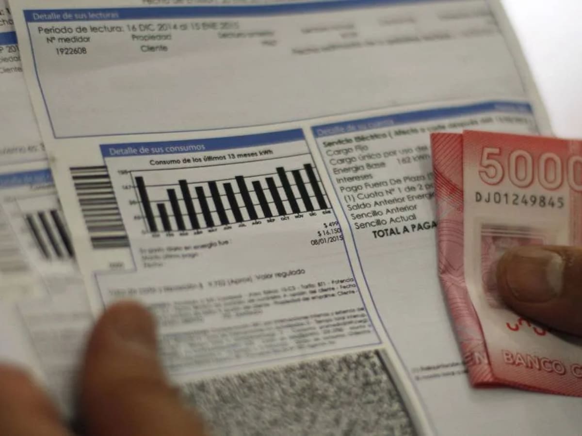 Cobros excesivos en la luz: estos son los proyectos presentados en el Congreso para restituir pagos indebidos