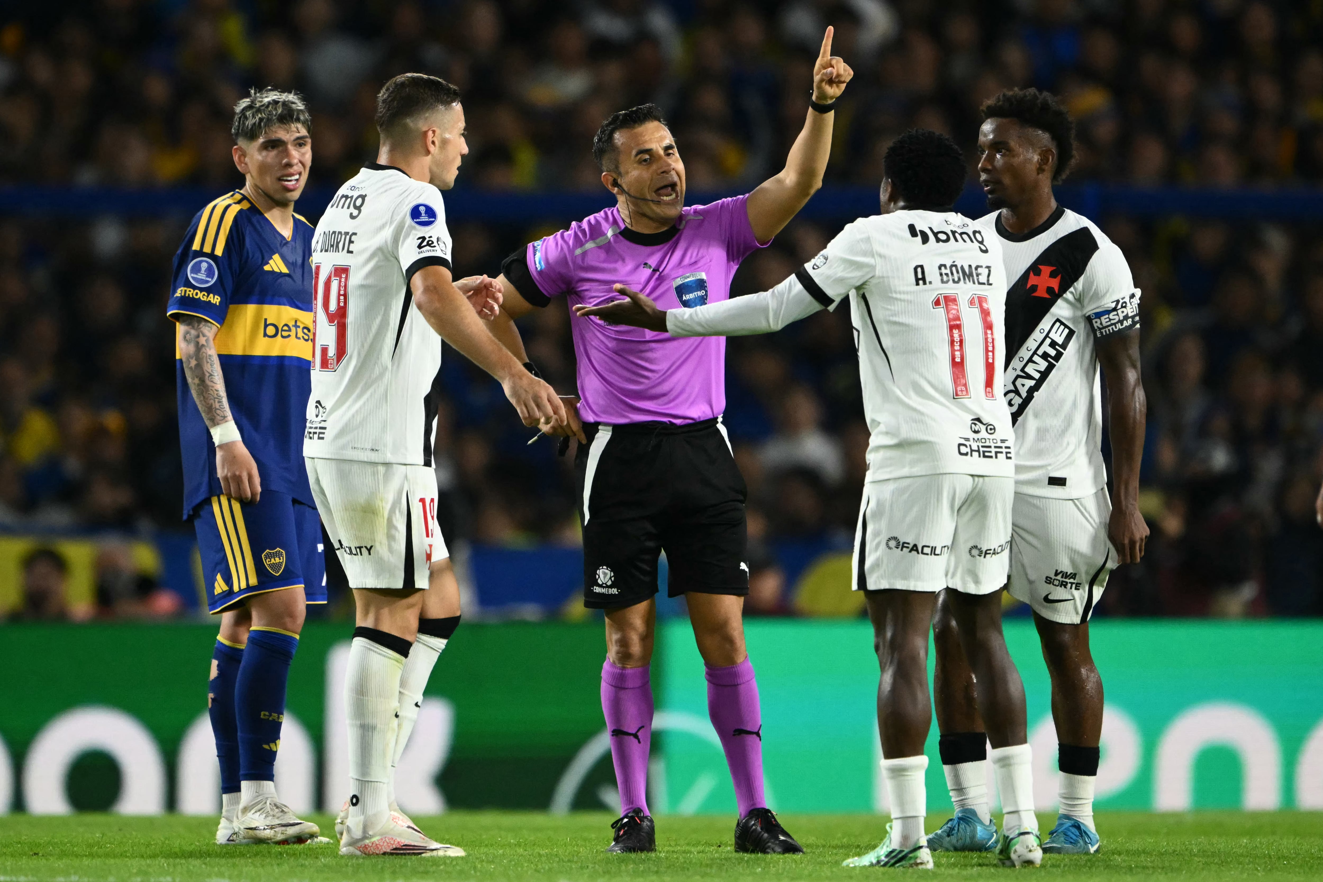 La polémica de Piero Maza que marcó la derrota de Boca ante Vasco da Gama en Copa Sudamericana