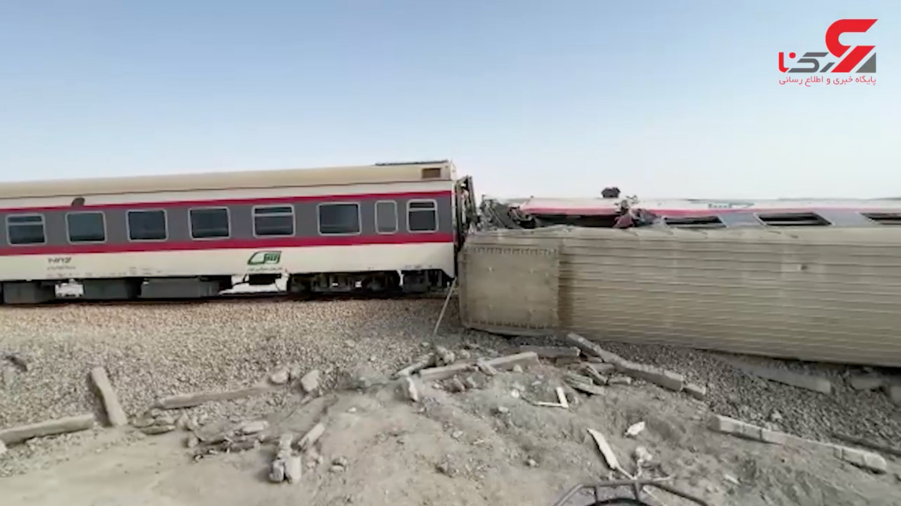 Imagen del descarrilamiento de un tren en el centro de Irán