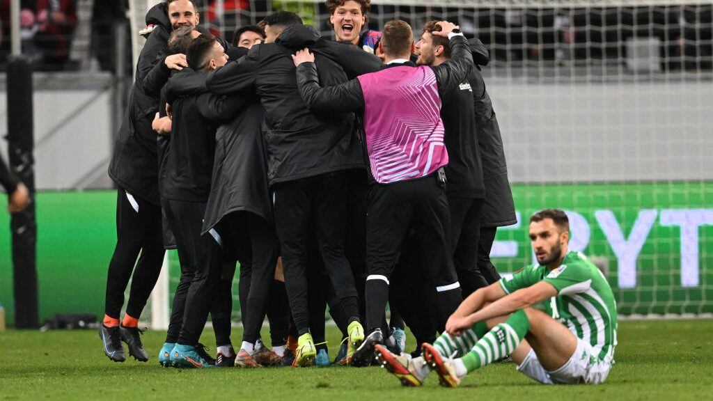 17 March 2022, Hessen, Frankfurt/M.: Soccer: Europa League, Eintracht Frankfurt - Betis Sevilla, knockout round, round of 16, second legs, Deutsche Bank Park. Frankfurt players cheer after the match. Frankfurt enters the quarterfinals of the Europa League. Photo: Arne Dedert/dpa (Photo by Arne Dedert/picture alliance via Getty Images)