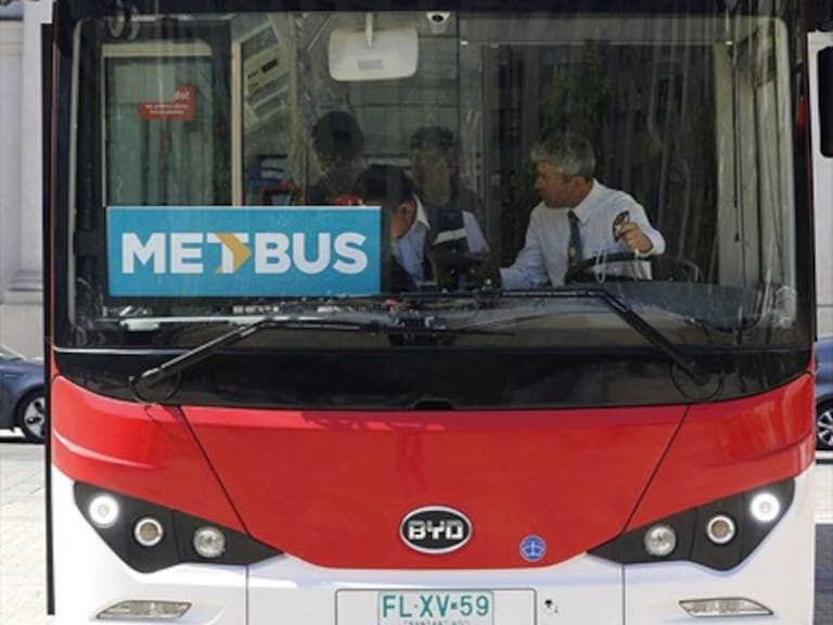 Comenzó el primer recorrido de los nuevos buses eléctricos en Santiago
