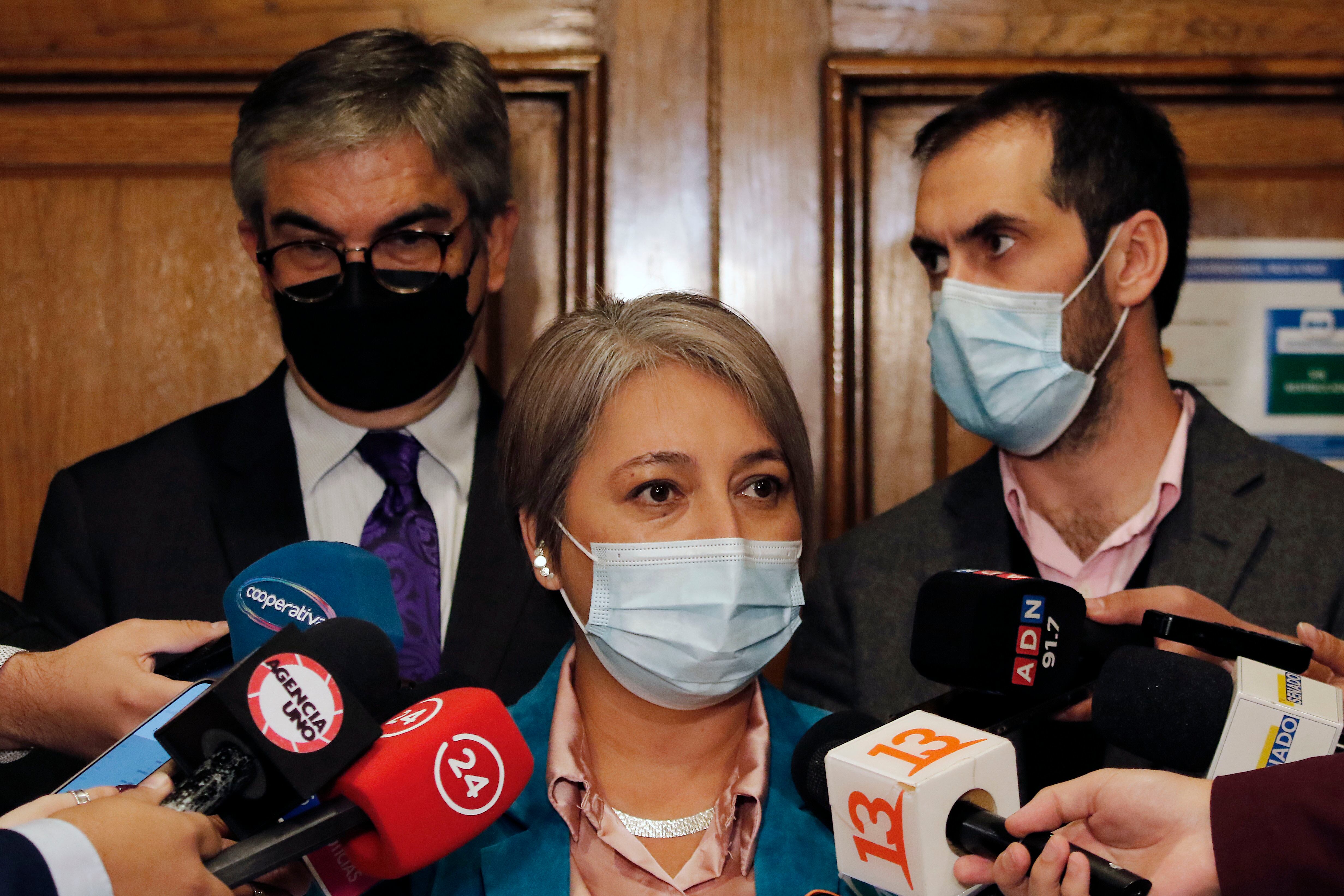 La ministra Jeannette Jara, junto a sus pares de Hacienda y Economía, Mario Marcel y Nicolás Grau. / Archivo Agencia Uno.