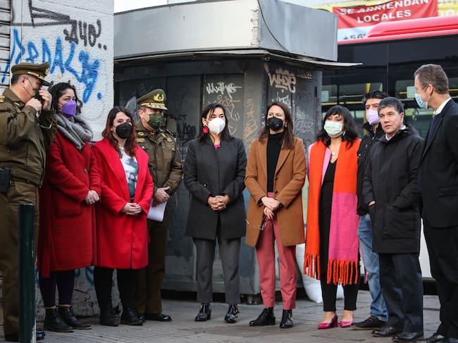 Autoridades dieron cuenta del regreso del transporte público a Barrio Meiggs. / Agencia Uno.